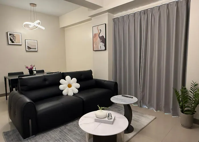 Luxurious Modern Cozy Bayview Pool View 1 2 3 Bedrooms Near Airports Okada Solaire Moa *