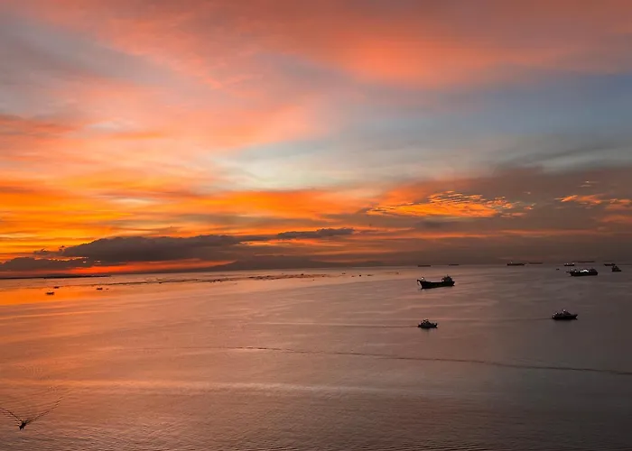 Luxurious Modern Cozy Bayview Pool View 1 2 3 Bedrooms Near Airports Okada Solaire Moa * Manila