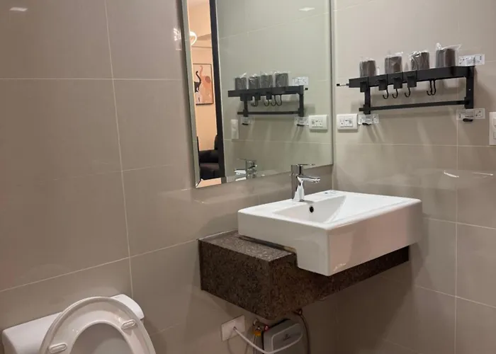 Luxurious Modern Cozy Bayview Pool View 1 2 3 Bedrooms Near Airports Okada Solaire Moa Manila