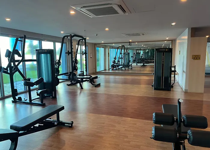 Luxurious Modern Cozy Bayview Pool View 1 2 3 Bedrooms Near Airports Okada Solaire Moa *