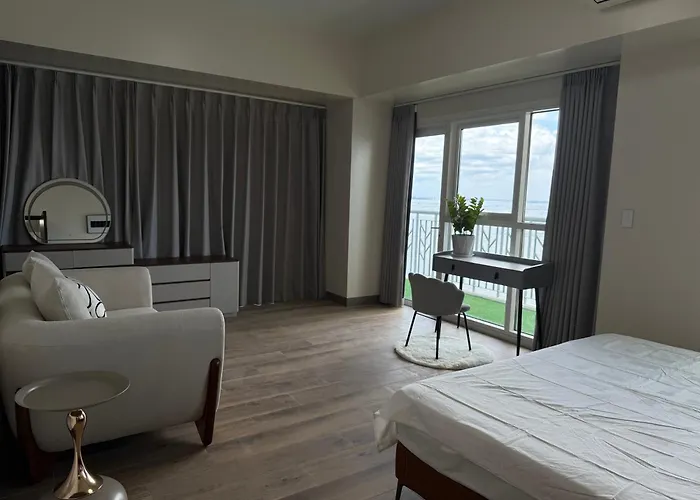 Luxurious Modern Cozy Bayview Pool View 1 2 3 Bedrooms Near Airports Okada Solaire Moa *