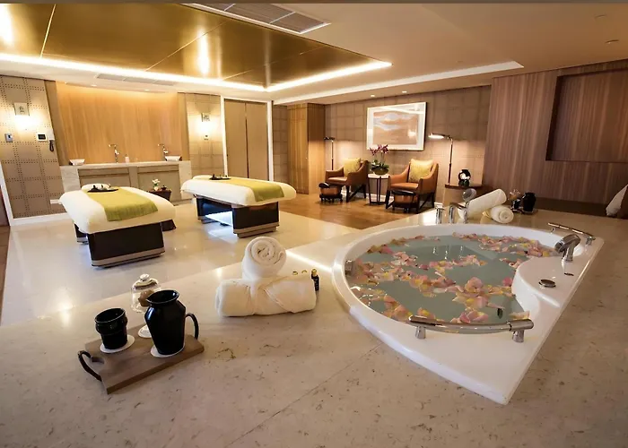 Luxurious Modern Cozy Bayview Pool View 1 2 3 Bedrooms Near Airports Okada Solaire Moa Apartamento