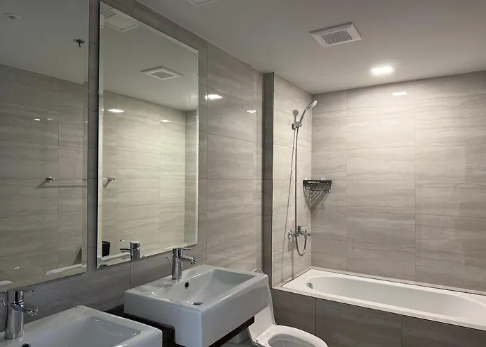 Luxurious Modern Cozy Bayview Pool View 1 2 3 Bedrooms Near Airports Okada Solaire Moa Apartamento
