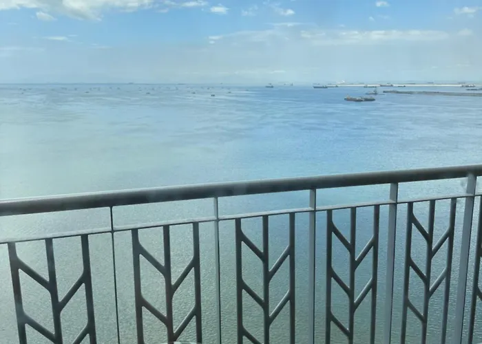 Luxurious Modern Cozy Bayview Pool View 1 2 3 Bedrooms Near Airports Okada Solaire Moa